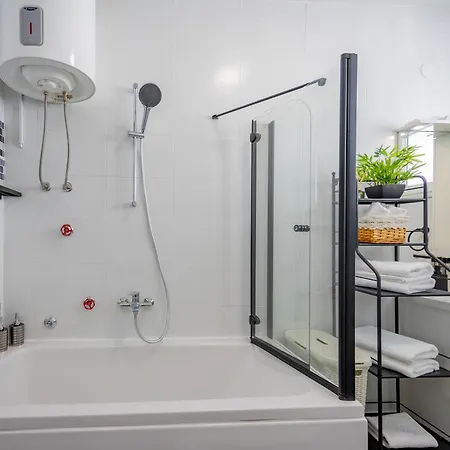 Apartment Harbor Lights *