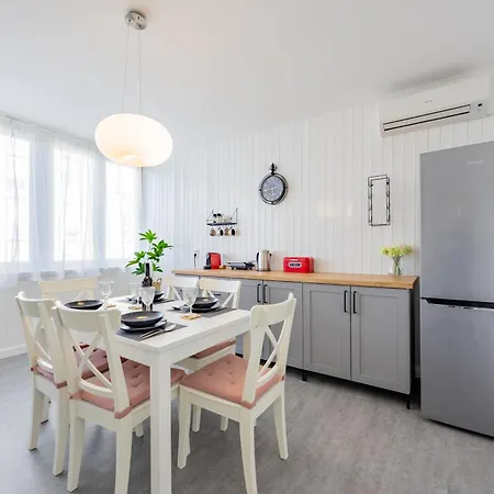 Harbor Lights Apartment