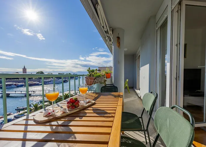 Harbor Lights Apartman *