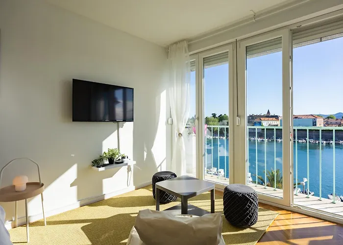 Harbor Lights Apartman