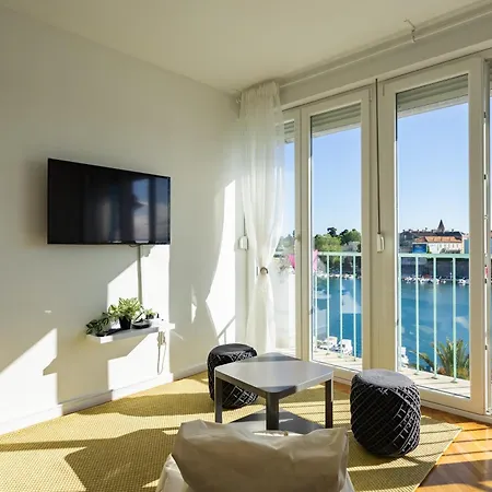 Harbor Lights Apartment
