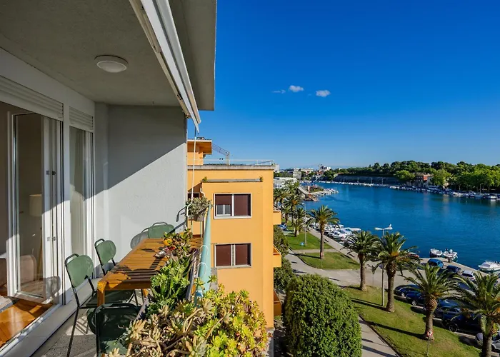 Harbor Lights Apartman