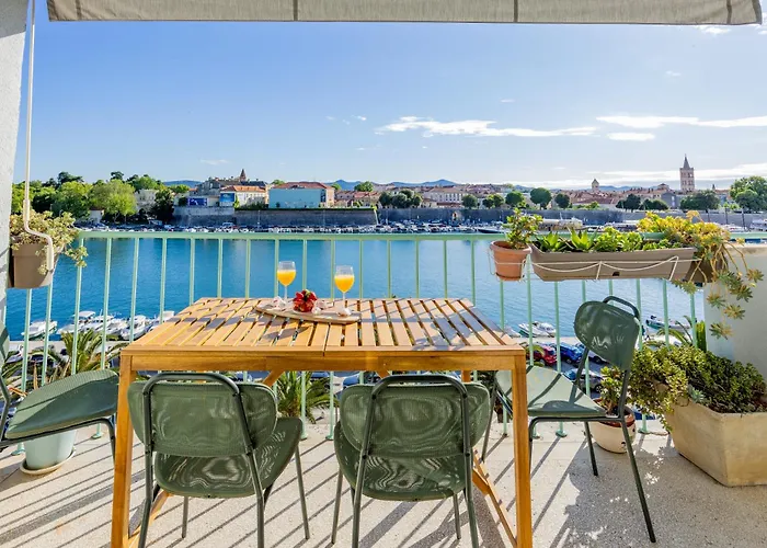 Harbor Lights Apartman *